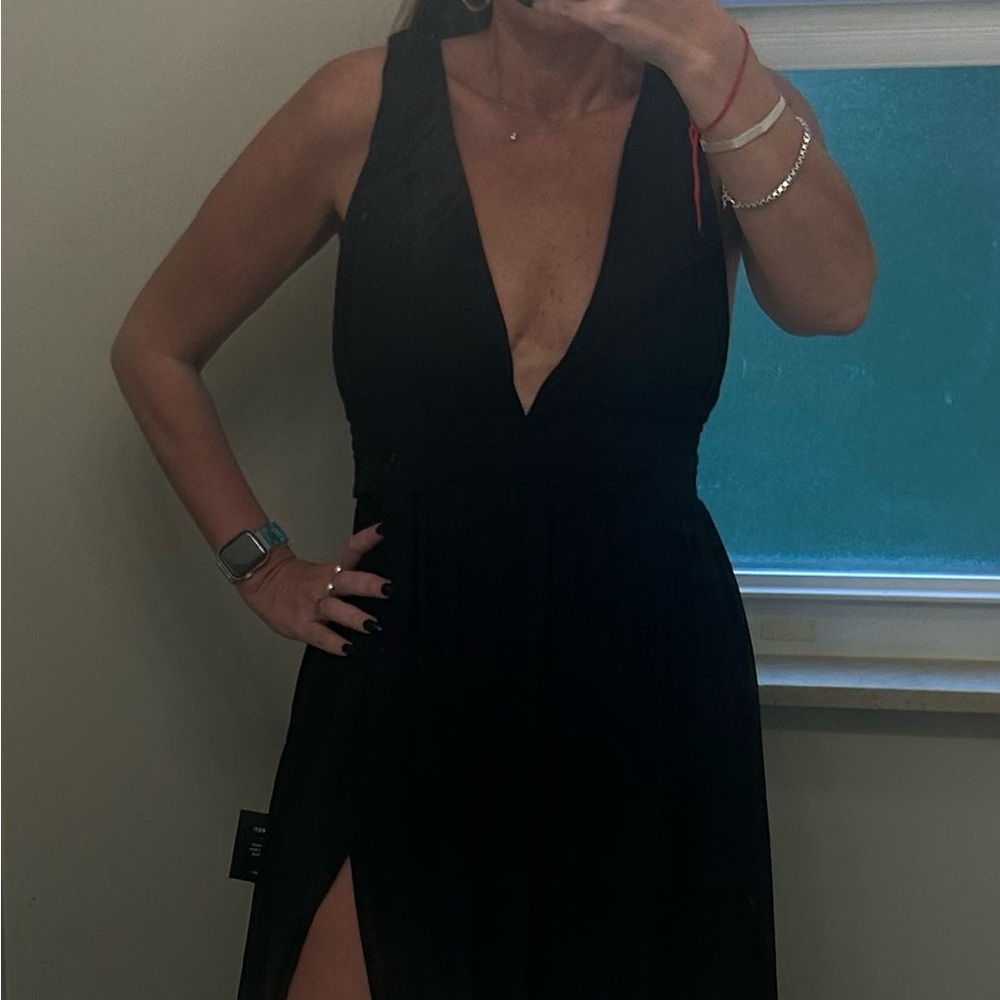 Black Deep V-Neck Sleeveless Maxi Dress